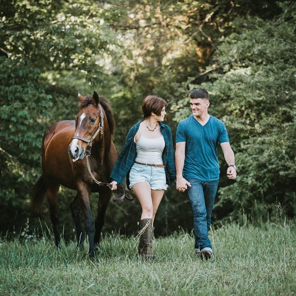 Meet your Posher, Lauren - Picture 1 of 5